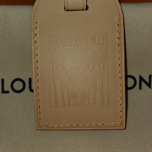 NWT L.V. L.E. LUGGAGE TAG - Picture 2 of 7